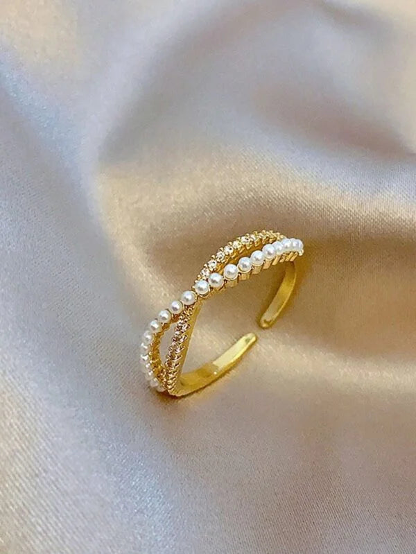 Elegant Crossed Pearl Ring
