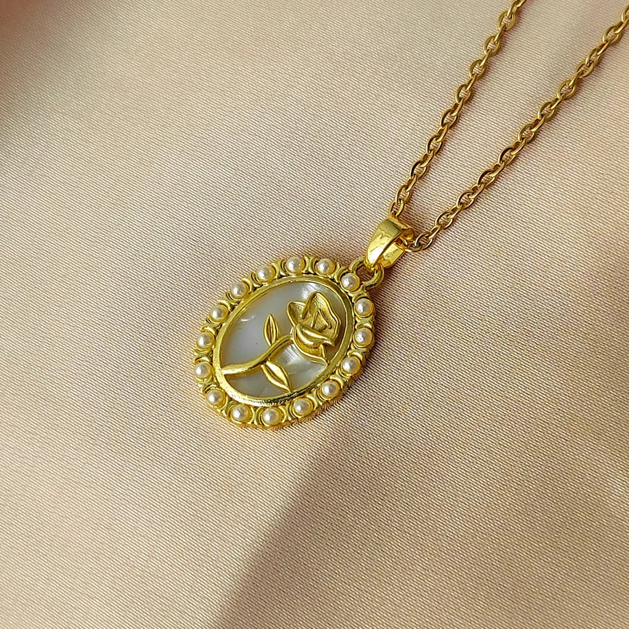 Shiny Flower Necklace