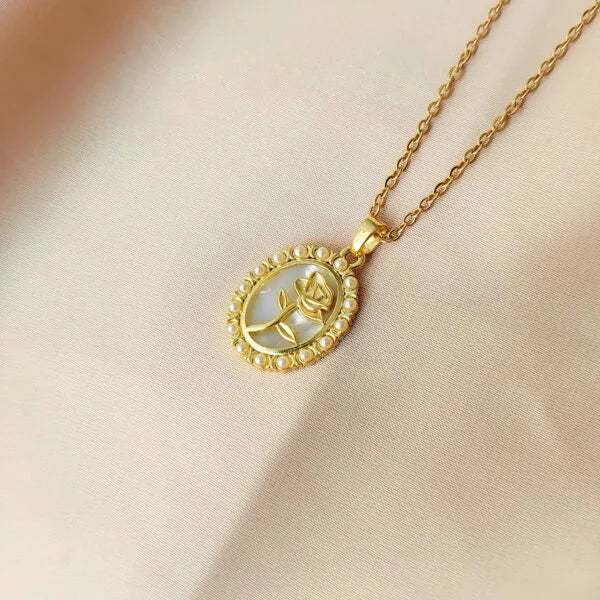 Shiny Flower Necklace