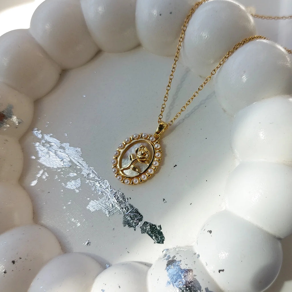 Shiny Tulip Necklace