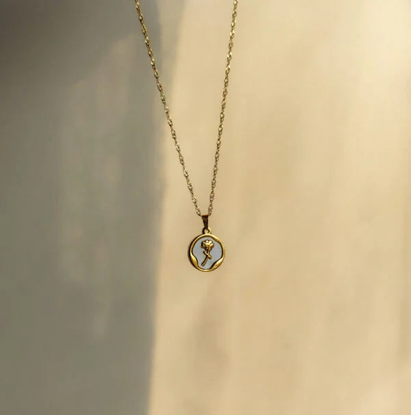 Flower Gold x White link Necklace