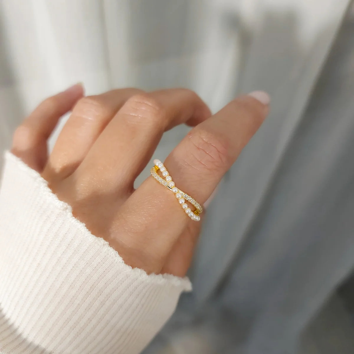 Elegant Crossed Pearl Ring