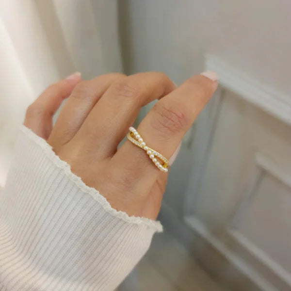Elegant Crossed Pearl Ring