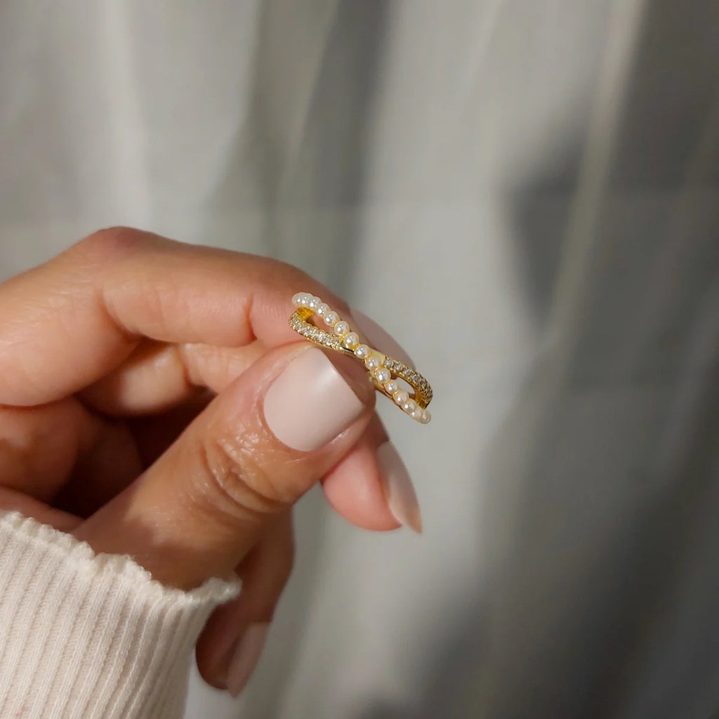 Elegant Crossed Pearl Ring