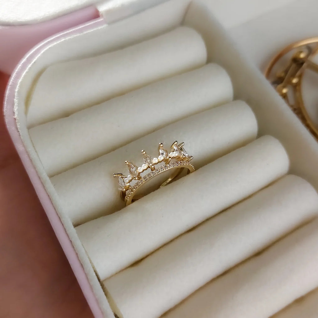 Crown elegant ring