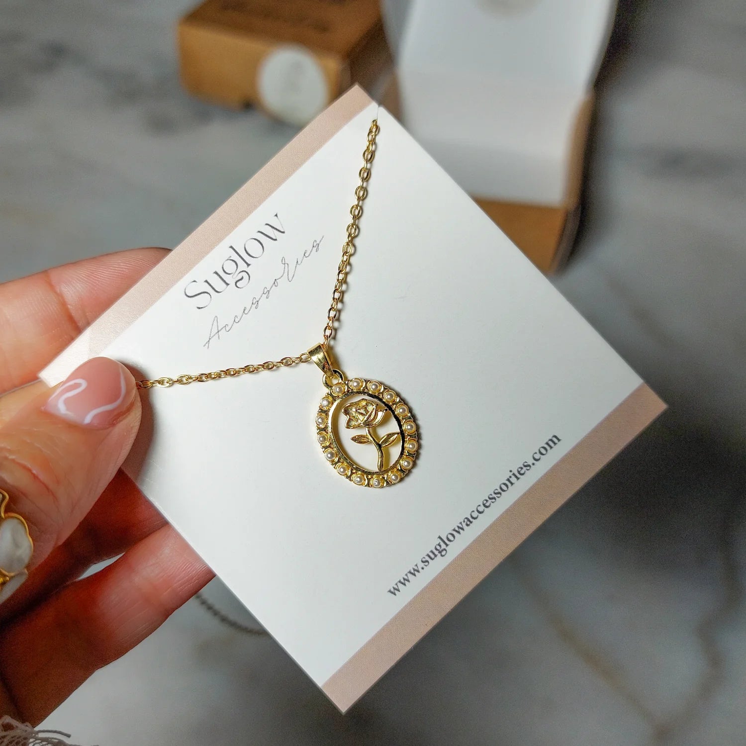 Shiny Flower Transparent Back Necklace