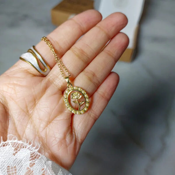Shiny Flower Transparent Back Necklace