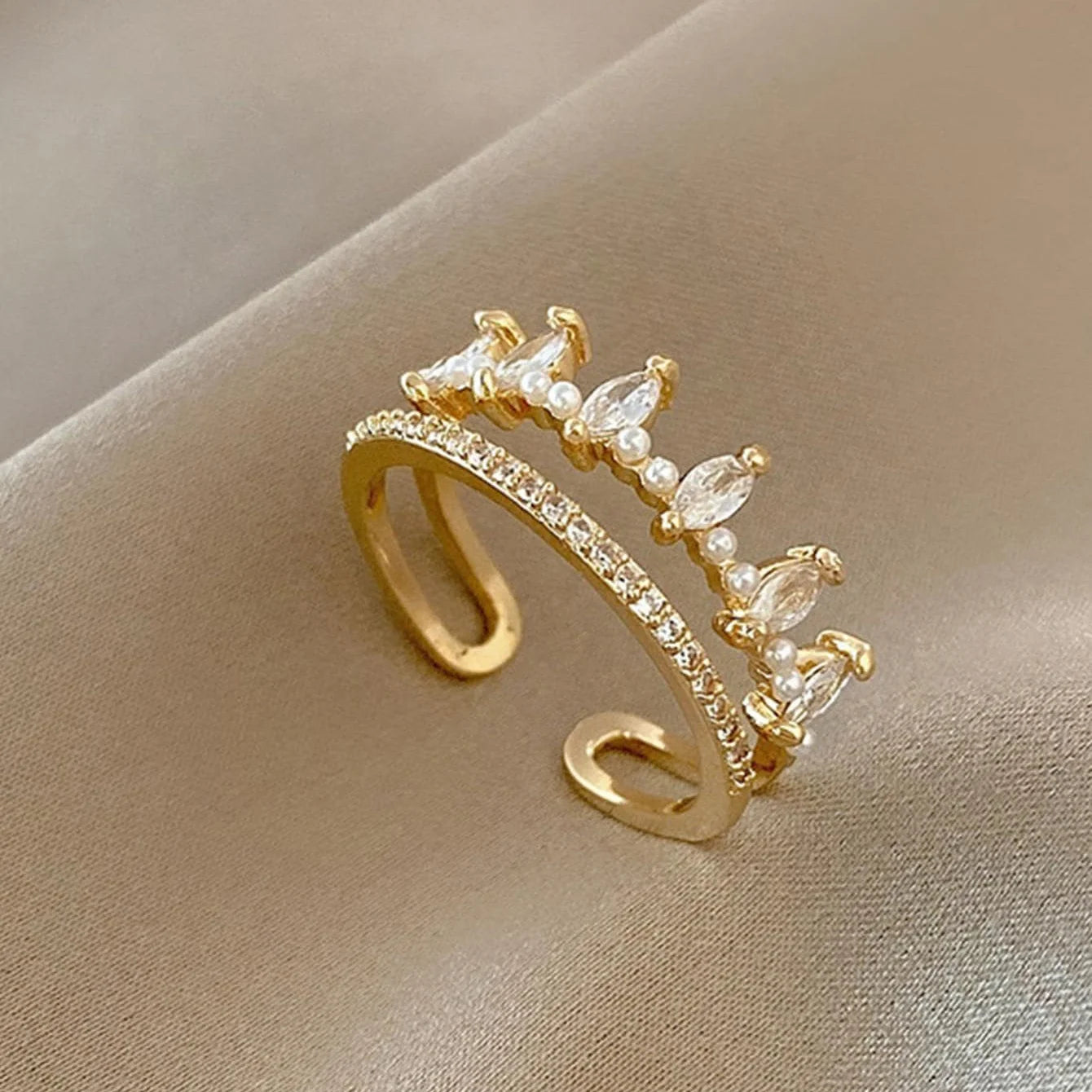 Crown elegant ring