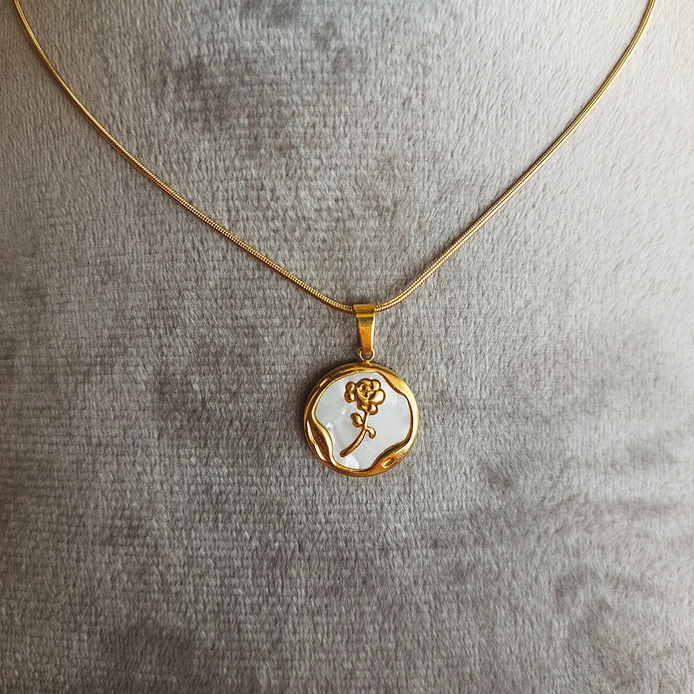 Flower Gold x White Necklace