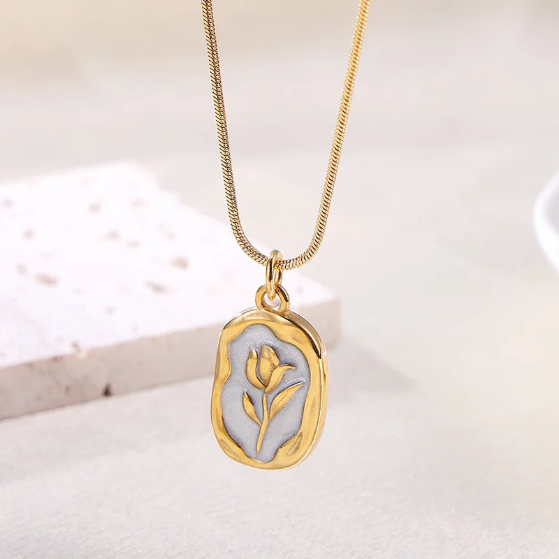 Tulip Necklace I White x Gold